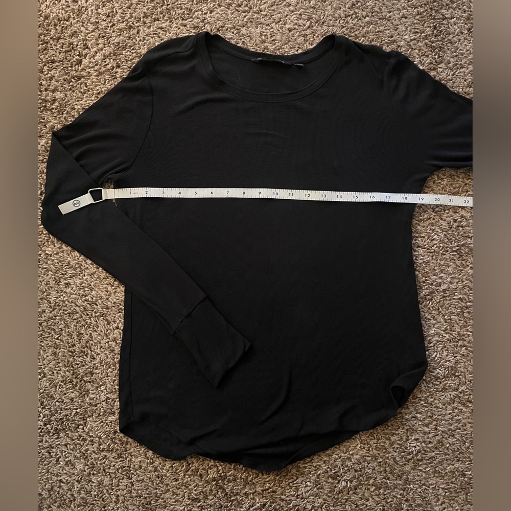 Athleta 
Women’s 
Small
Black
Long Sleeve Black T-Shirt
EUC - Picture 5 of 11